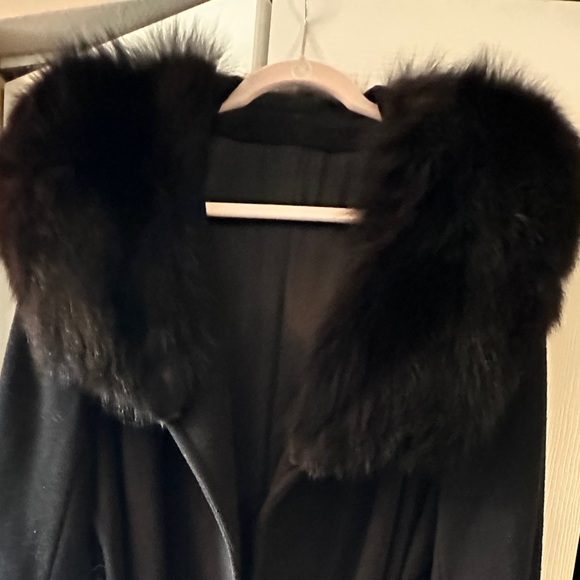 Beautiful black wool coat with tie front and fox collar size 14 - Picture 3 of 4